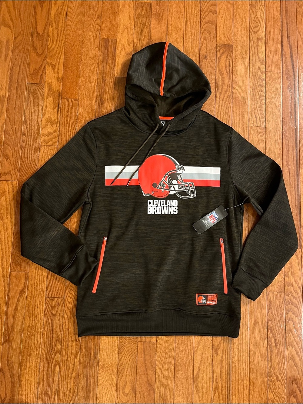 NWT Cleveland Browns NFL Team
Apparel Pullover Hoodie Size Men’s Medium